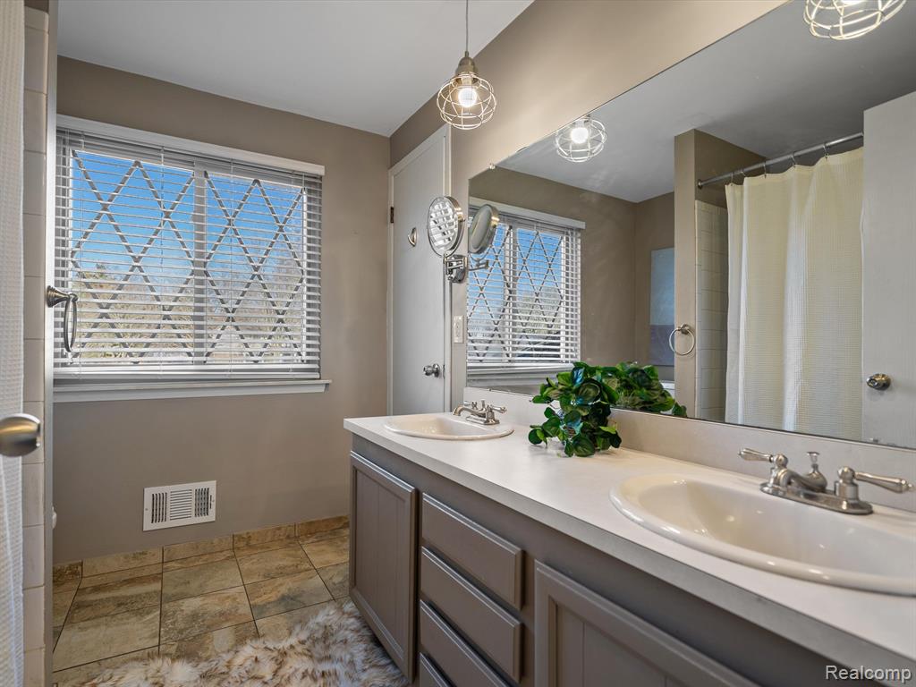 5180 WOODCREEK Trail, Clarkston, MI — Photo 18
