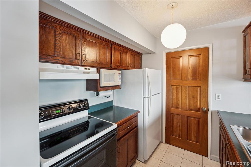 1734 Grove Road, B-103, Ypsilanti, MI 48198 — Photo 12