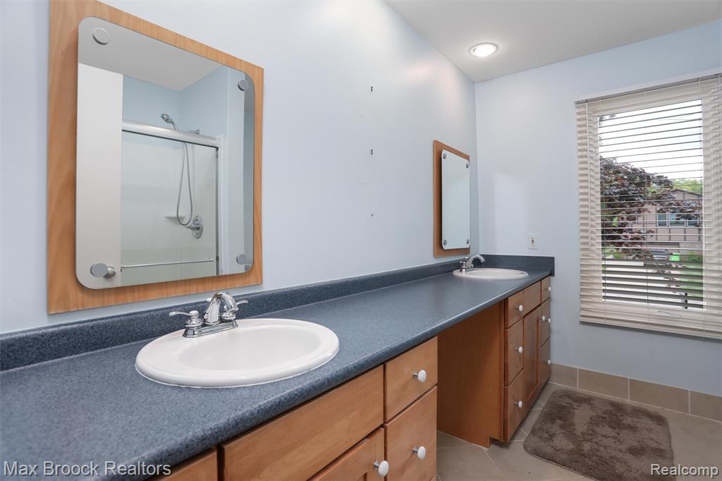 5844 INDEPENDENCE Lane, West Bloomfield, MI — Photo 33