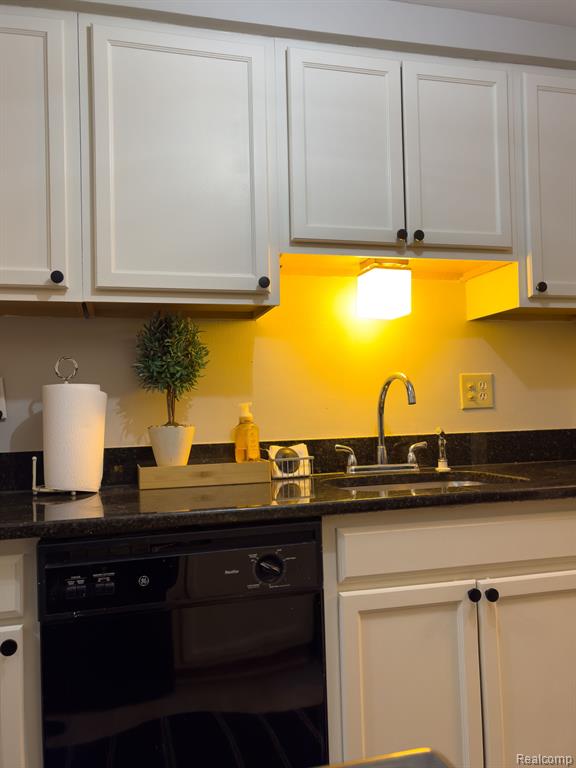 8200 E JEFFERSON Avenue, Detroit, MI 48214 — Photo 12