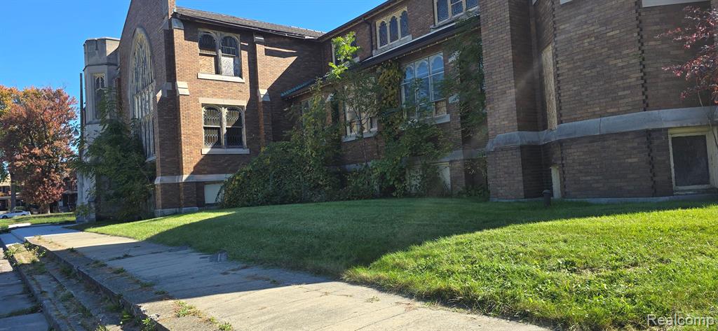 740 E GRAND Boulevard - Photo 5