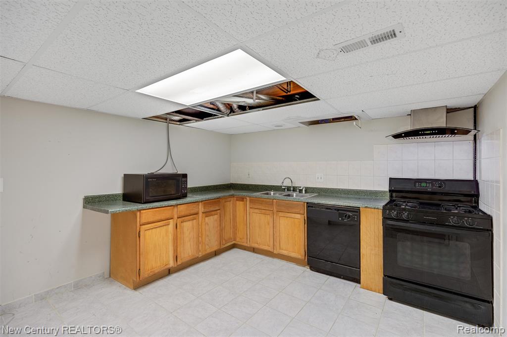 4825 Maceri Circle, Sterling Heights, MI 48314 — Photo 37