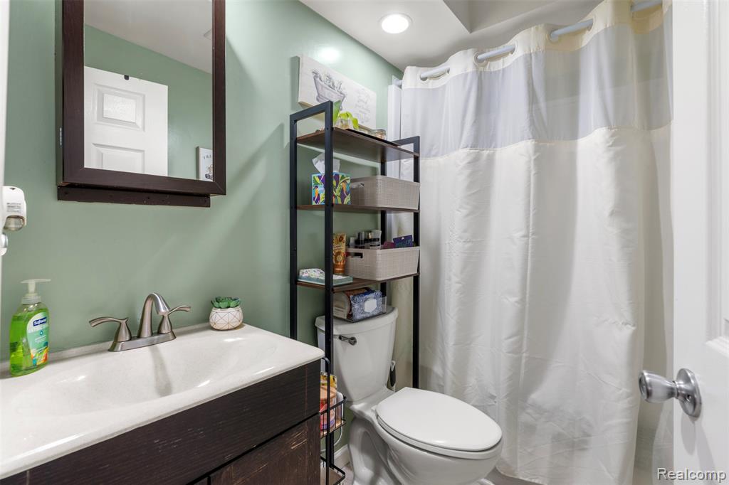 8431 Roseland Court, Oak Park, MI 48237 — Photo 12