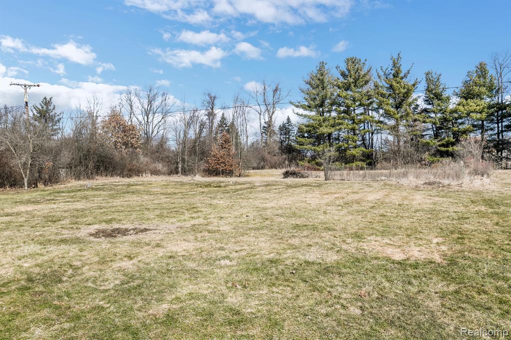 850 W MAPLE Road, Milford, MI 48381 — Photo 19