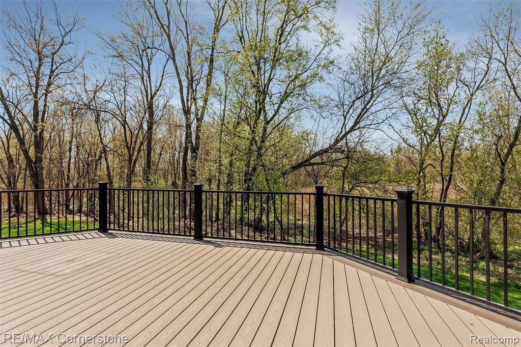 501 Alexander Drive, Commerce Twp, MI 48390 — Photo 7
