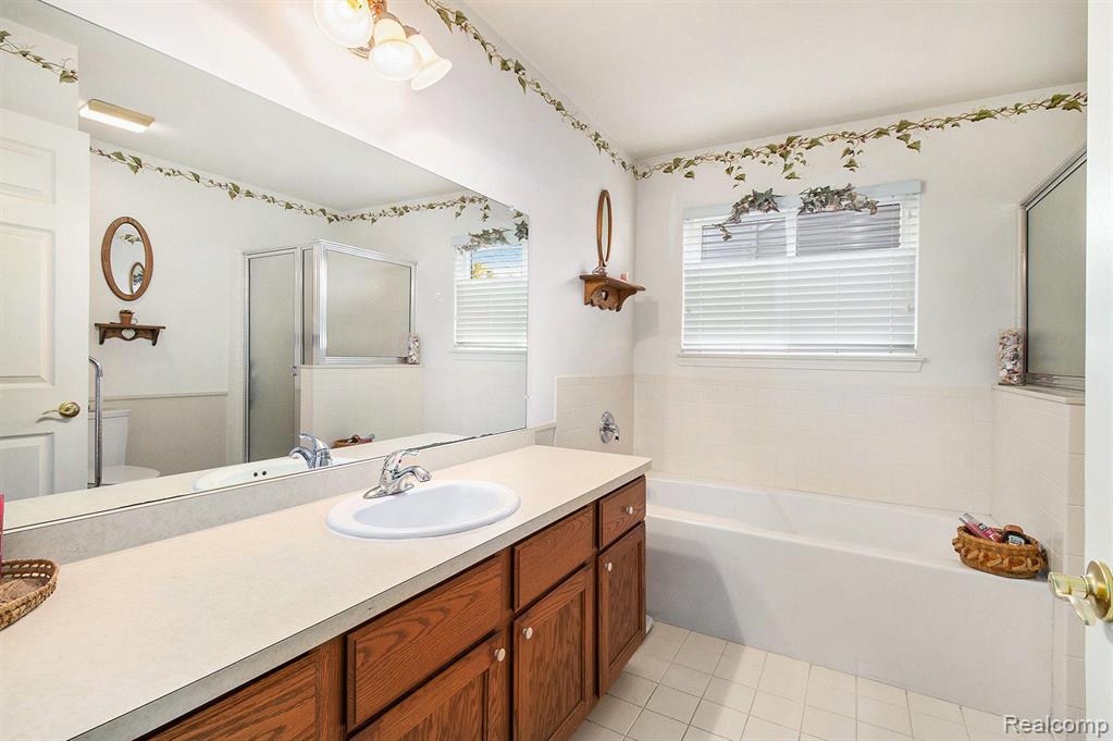 9771 Tioga Trail, Pinckney, MI 48169 — Photo 16