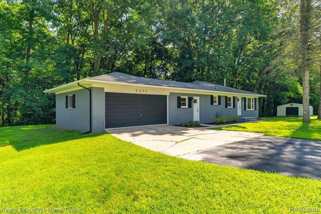 2371 ARLINGTON Road, Columbus, MI — Photo 3