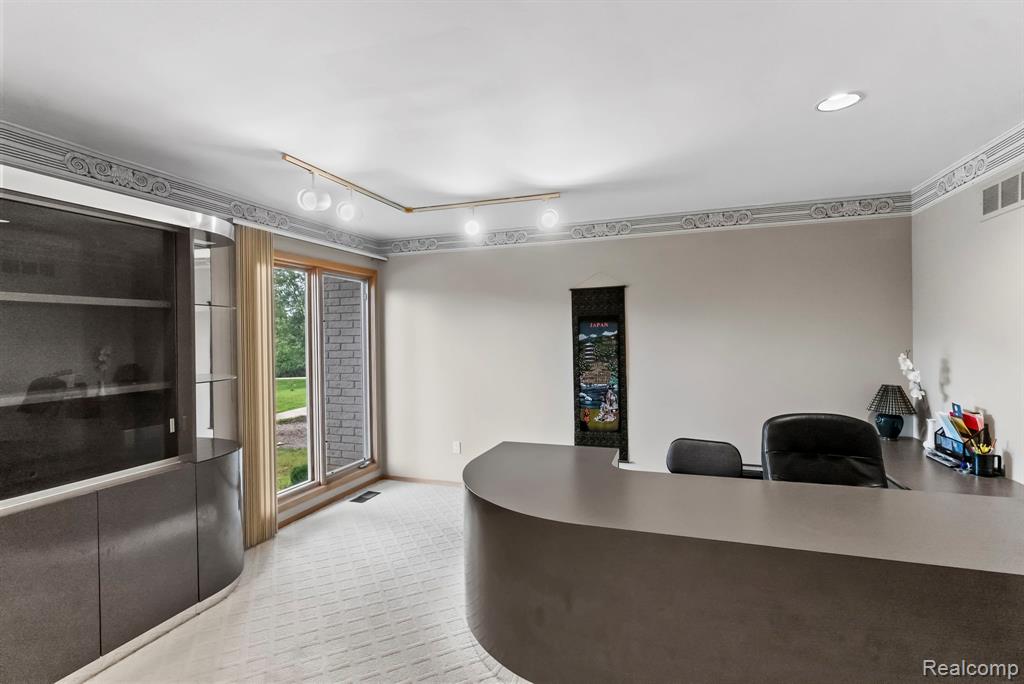 5322 Pond Bluff Drive, West Bloomfield, MI 48323 — Photo 17