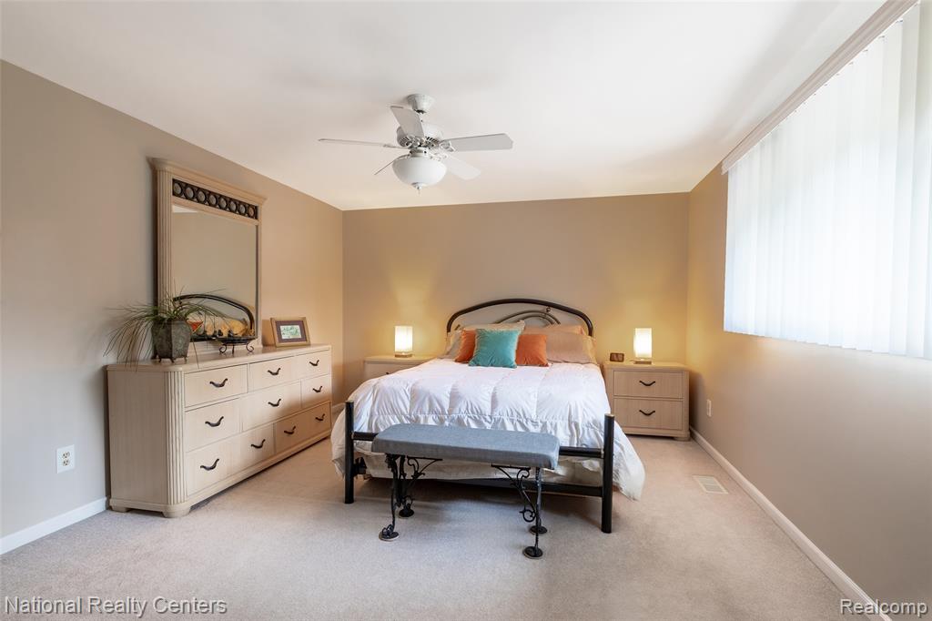 40703 Olympia Drive Drive, Sterling Heights, MI 48313 — Photo 16