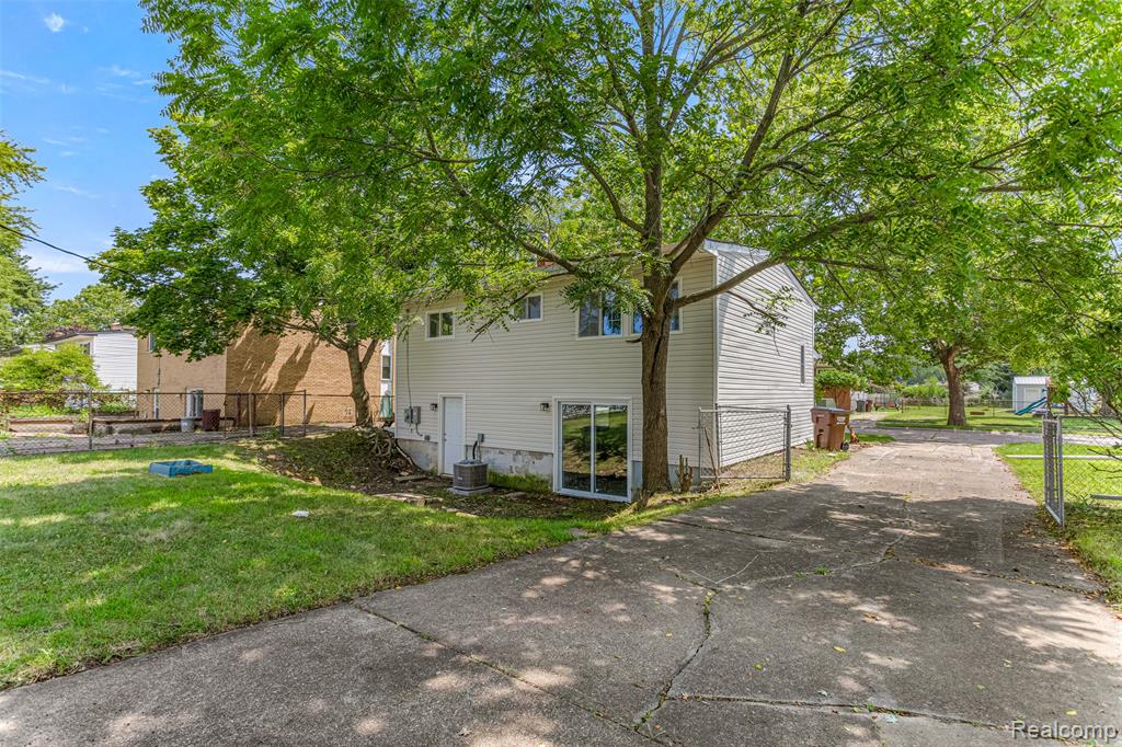 23566 Candace Drive, Rockwood, MI — Photo 24