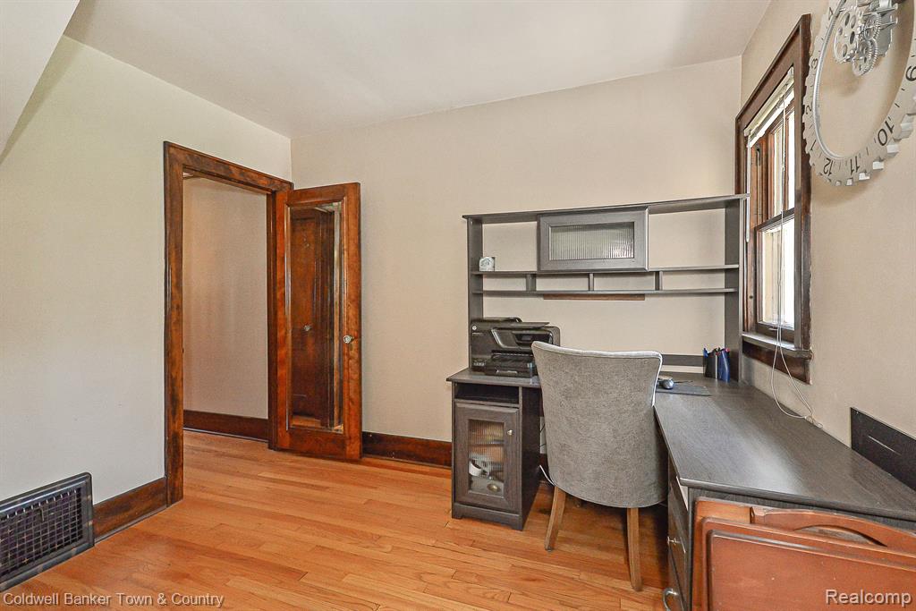 725 E GRAND RIVER Avenue, Fowlerville, MI 48836 — Photo 28
