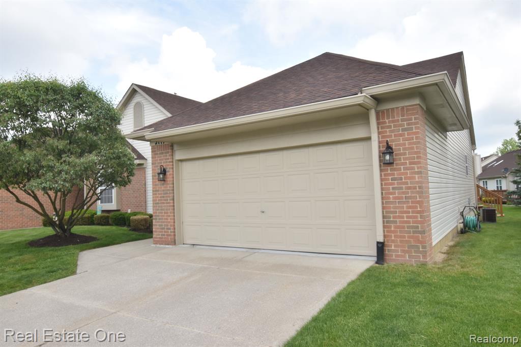 2117 OAKBROOK Boulevard, Walled Lake, MI 48390 — Photo 2