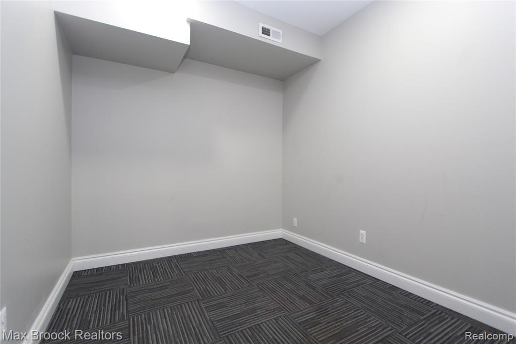 33060 Northwestern Highway, West Bloomfield, MI — Photo 12