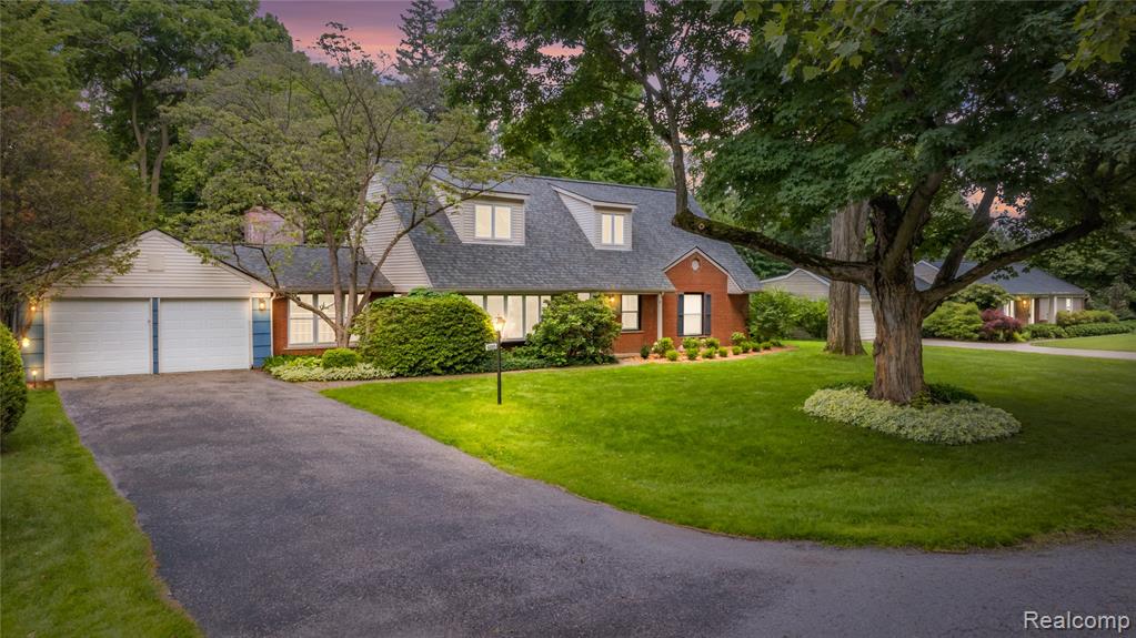 6085 Worlington Road, Bloomfield Hills, MI 48301 — front exterior