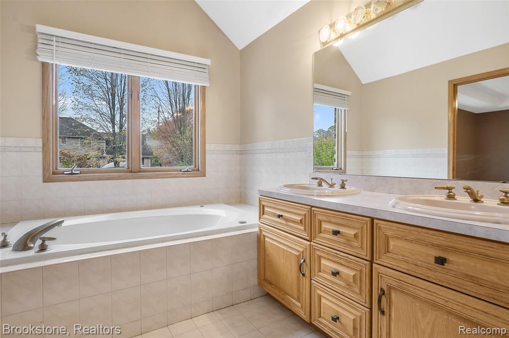 8948 Chestnut Run Drive, Shelby Twp, MI 48317 — Photo 21