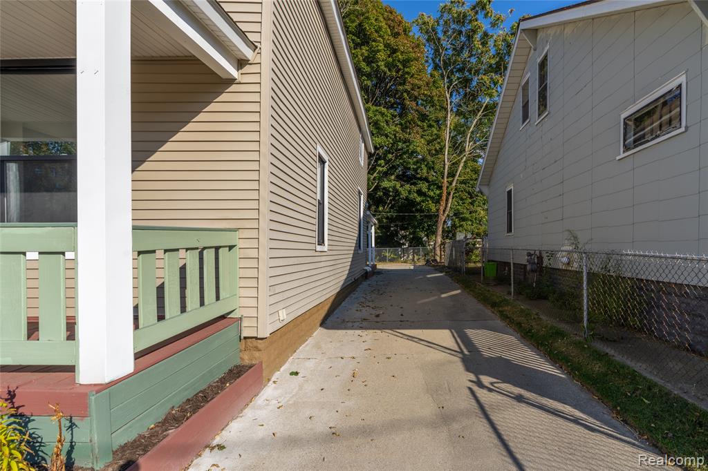 822 Saint Clair Street, Port Huron, MI 48060 — Photo 5