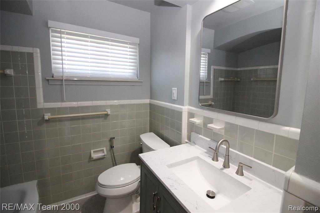 8631 Whitefield Street, Dearborn Heights, MI 48127 — Photo 10