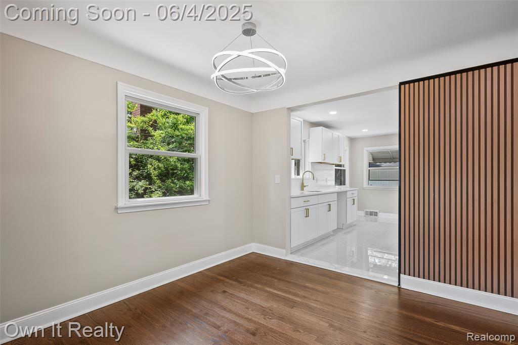 8415 N Evangeline Street, Dearborn Heights, MI 48127 — Photo 10