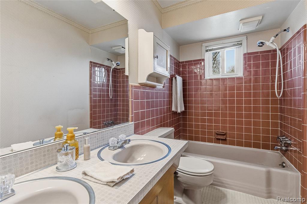 116 Whims Lane, Rochester, MI 48306 — Photo 12