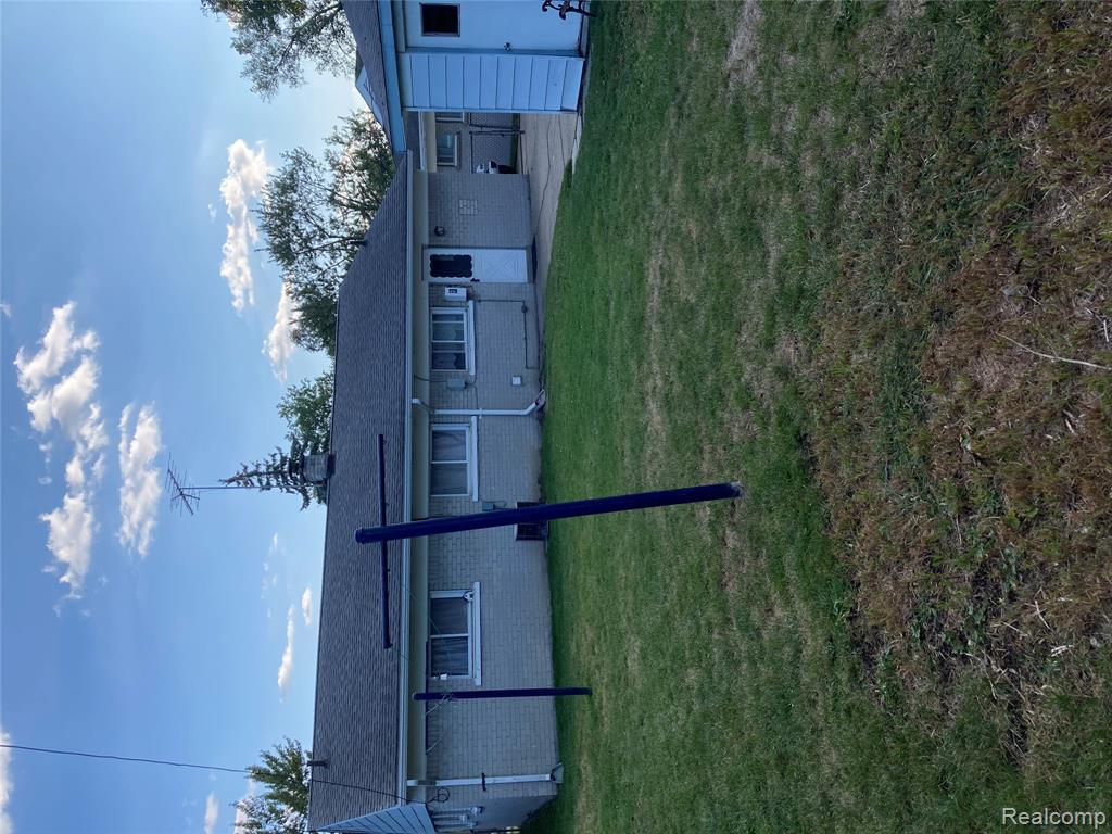 931 E Kalama Avenue, Madison Heights, MI 48071 — Photo 8