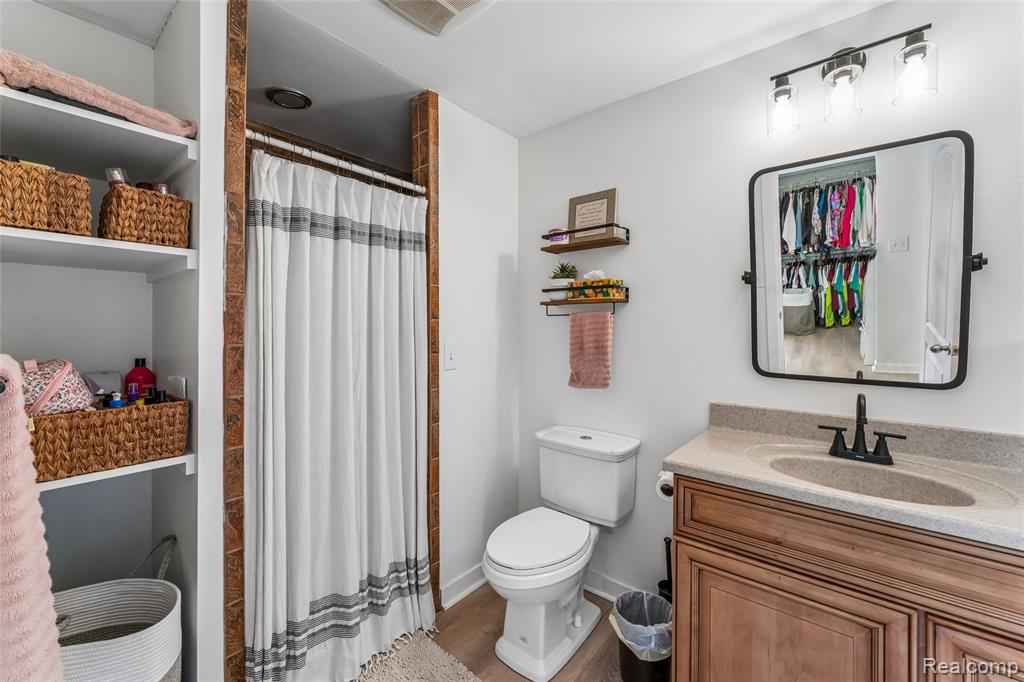 2201 Village West Drive S, Lapeer, MI 48446 — Photo 17