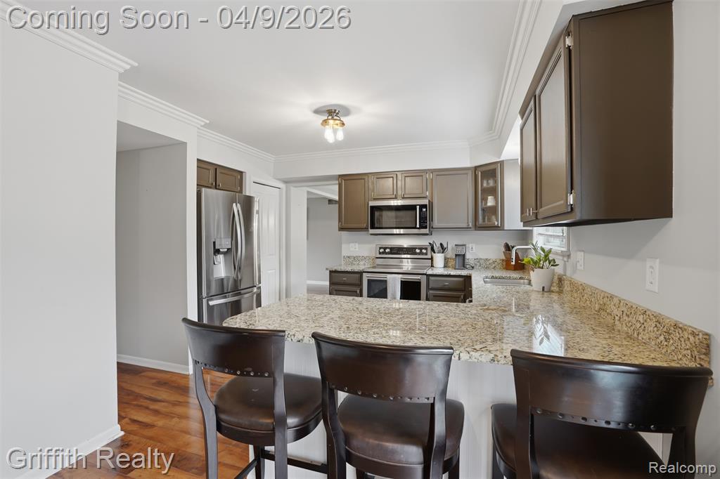 938 Meadowbrook Court, Milford, MI 48381 — Photo 5