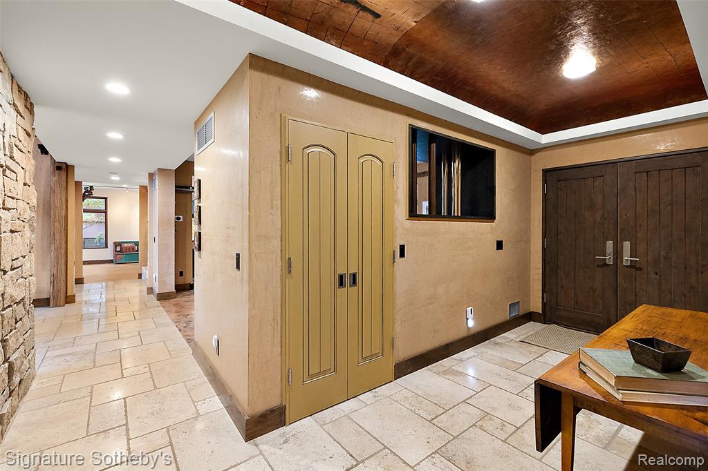 7357 LINDENMERE Drive, Bloomfield Hills, MI 48301 — Photo 8