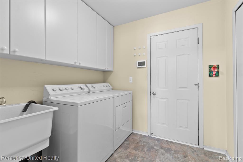 450 Berry Lake Drive, Commerce Twp, MI 48390 — Photo 15