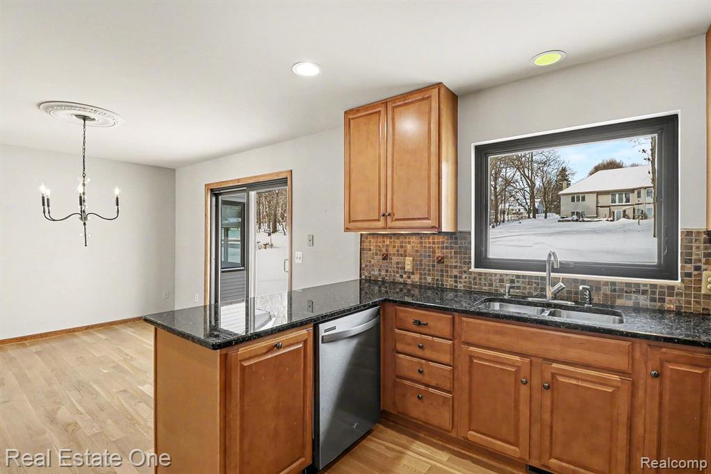 6226 Pinewood Drive, Clarkston, MI — Photo 9