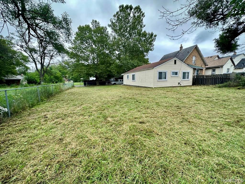 17167 Lumpkin Street, Hamtramck, MI 48212 — Photo 8