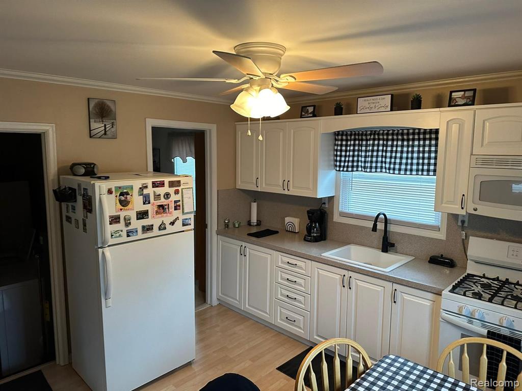 8428 BUSKO Avenue, Warren, MI 48093 — Photo 10