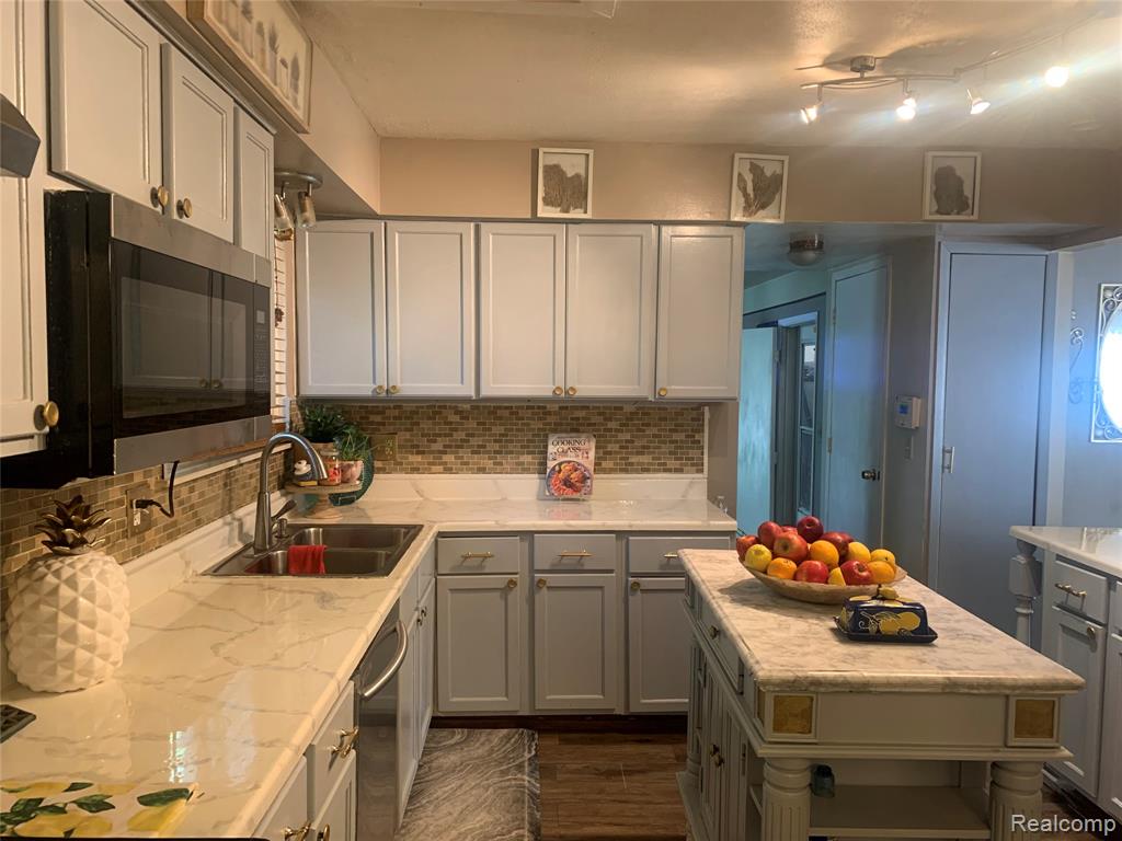 3955 HELEN Avenue, Ypsilanti, MI 48197 — Photo 14