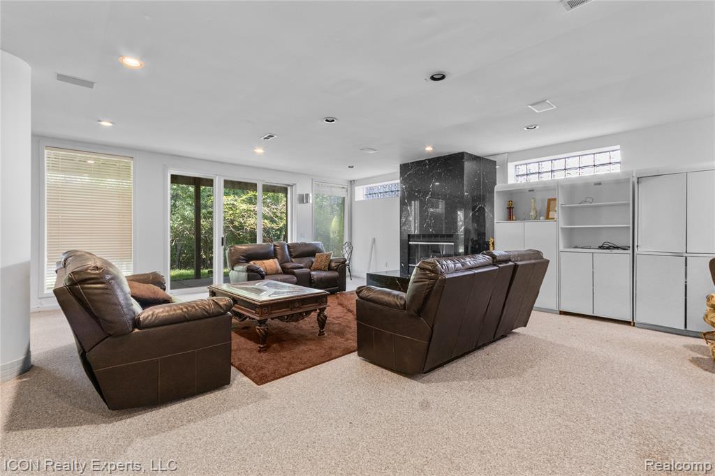5727 Royal Wood, West Bloomfield, MI — Photo 34