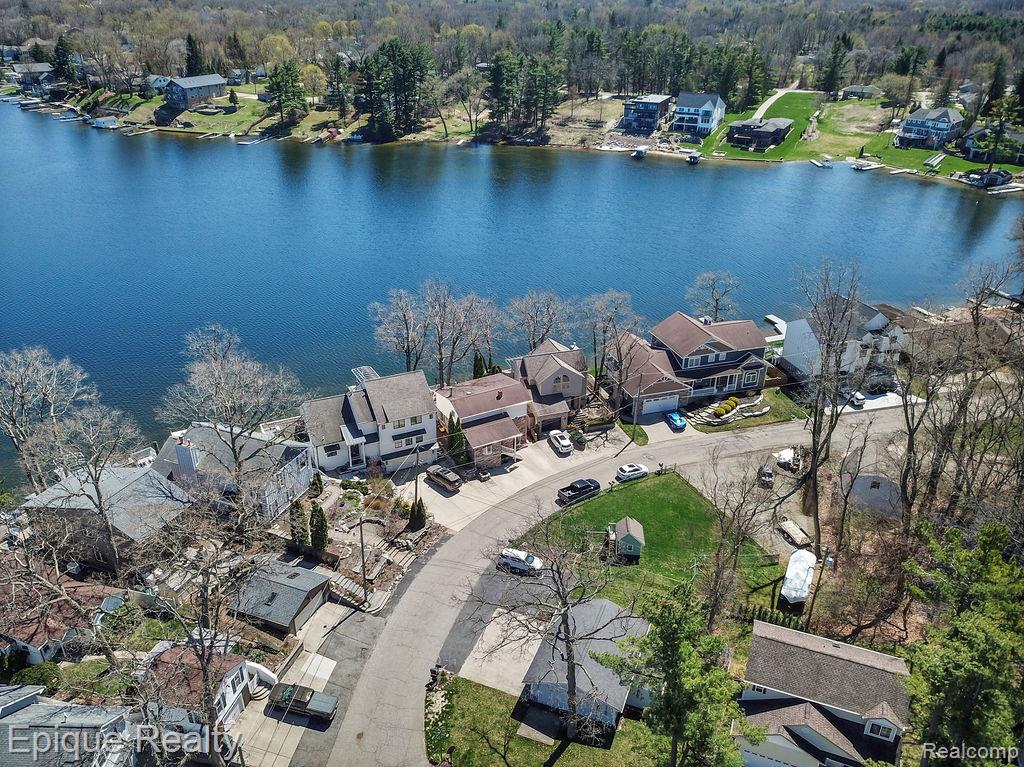 423 Shady Oaks Street, Lake Orion, MI 48362 — Photo 6