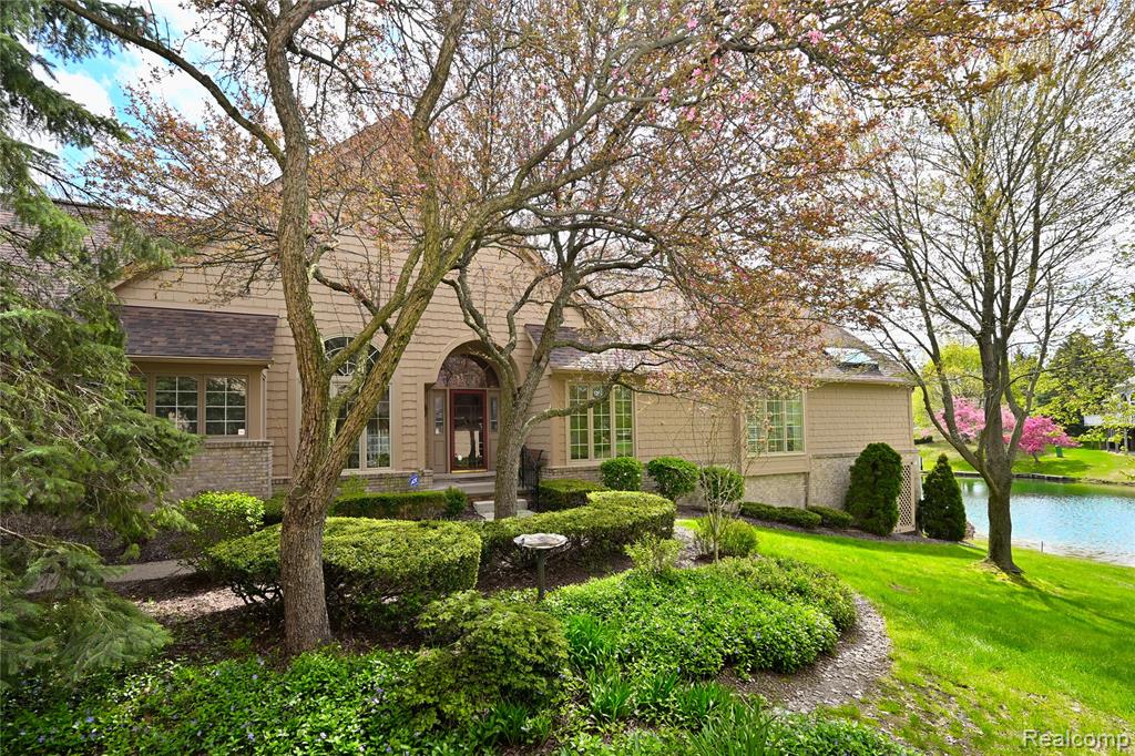 618 Deauville Lane, Bloomfield Hills, MI 48304