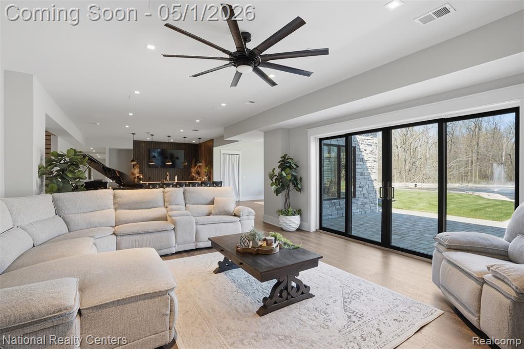 2947 7 Mile Road, South Lyon, MI 48178 — Photo 37