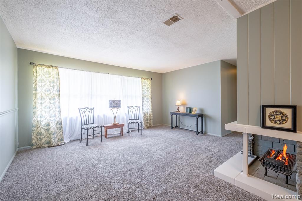 1814 Carmanbrook Parkway, Flint, MI 48507 — Photo 4