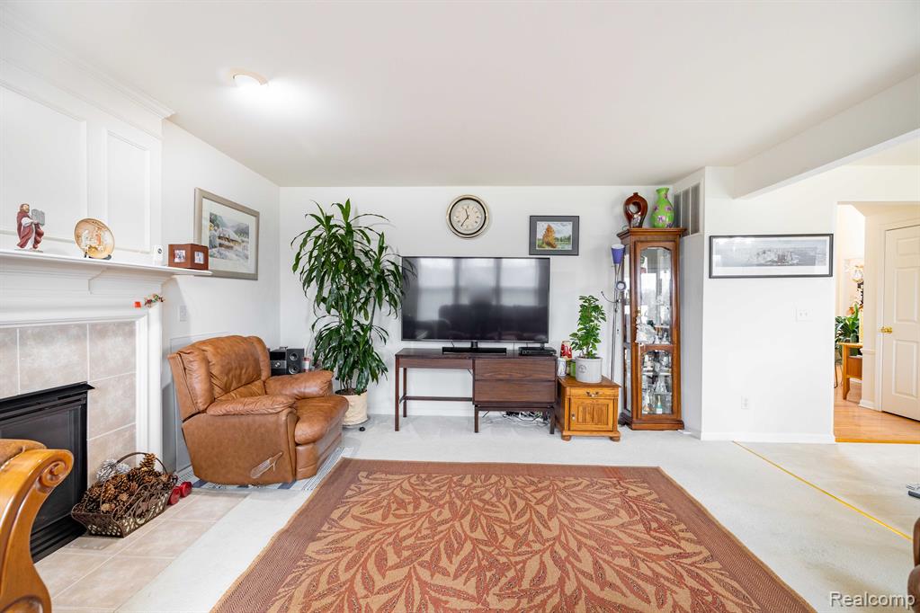 9884 HIGH MEADOW Drive, Ypsilanti, MI 48198 — Photo 14