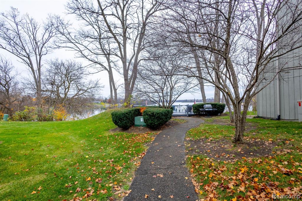 9663 BAYVIEW Drive, 211, Ypsilanti, MI 48197 — Photo 19