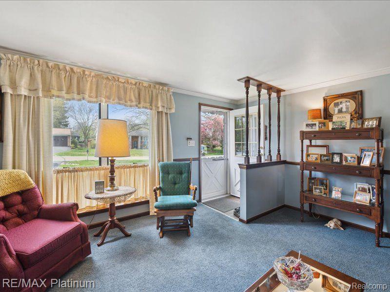 2338 ROSELAWN Street, Wolverine Lake, MI 48390 — Photo 2