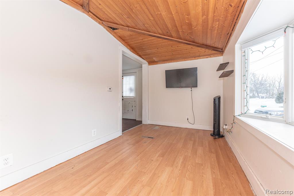 403 Fenwick Street, Holly, MI 48442 — Photo 6