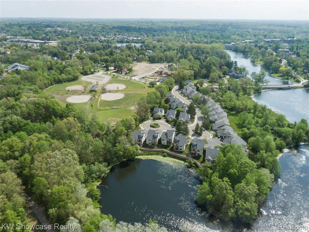 727 Mill Pointe Drive, 16, Milford, MI 48381 — Photo 33