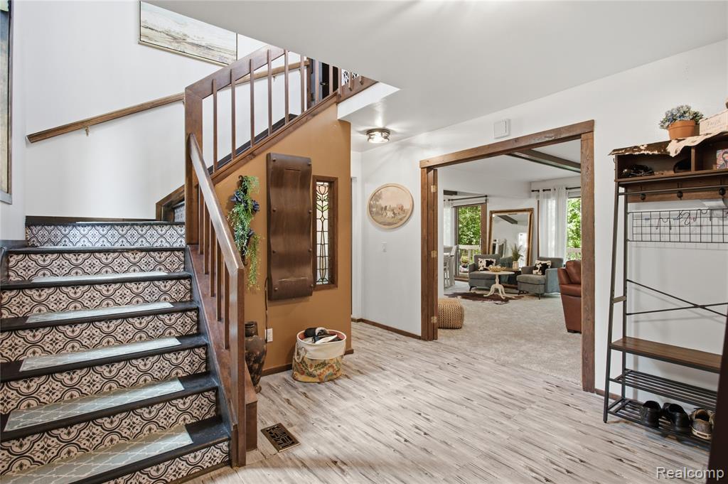 6608 Red Cedar Lane, West Bloomfield, MI 48324 — Photo 9