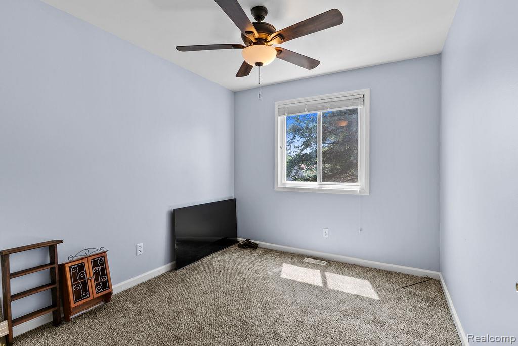 9328 Elaine Drive, Swartz Creek, MI 48473 — Photo 18