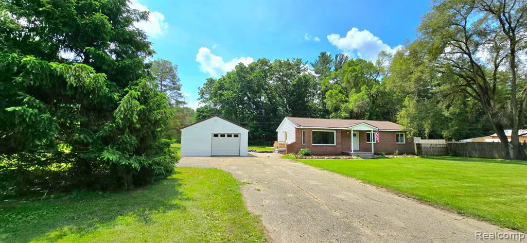 20891 Winifred Court, Pinckney, MI 48169 — Photo 2