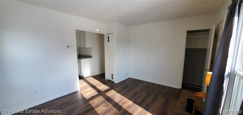 545 E Dallas Avenue, Madison Heights, MI 48071 — Photo 5
