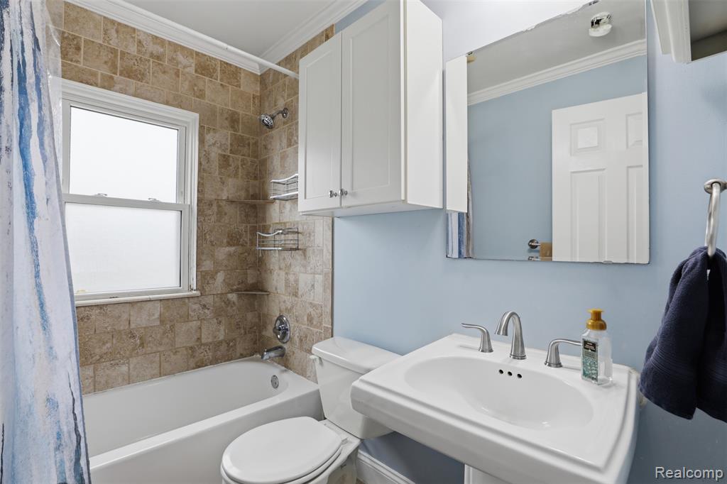 1906 Oxford Road, Grosse Pointe Woods, MI 48236 — Photo 15
