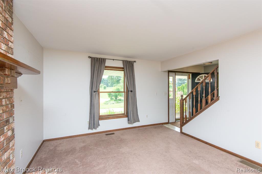 54320 BELCREST Drive, Milford, MI 48381 — Photo 23