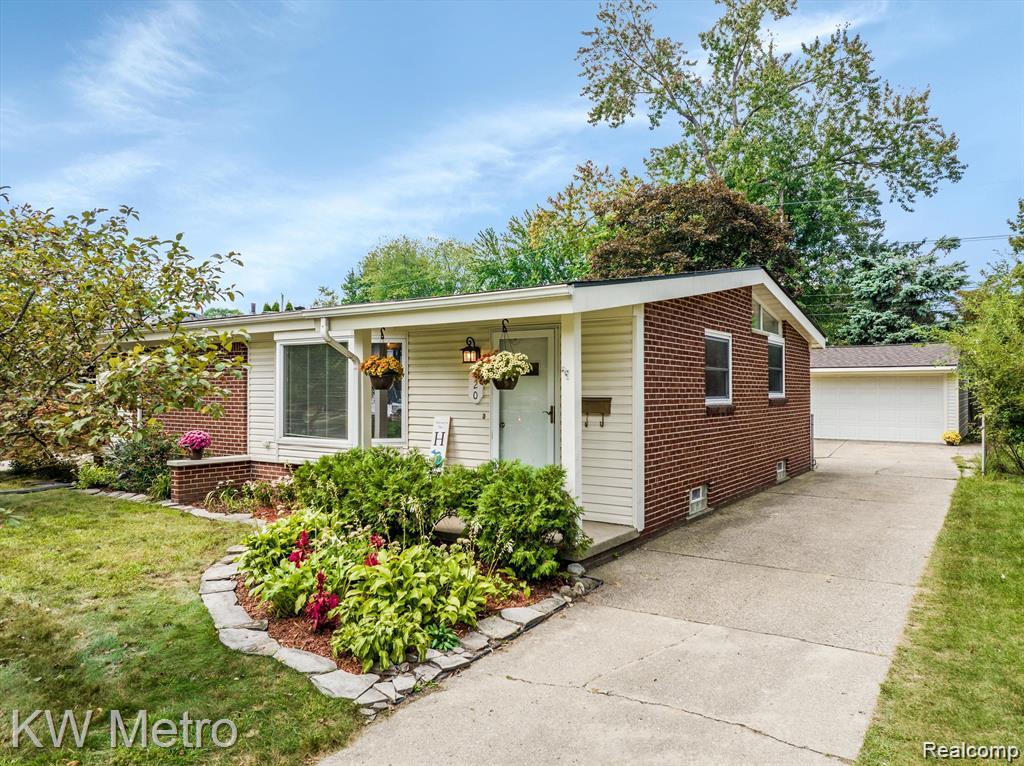 320 W La Salle Avenue, Royal Oak, MI 48073