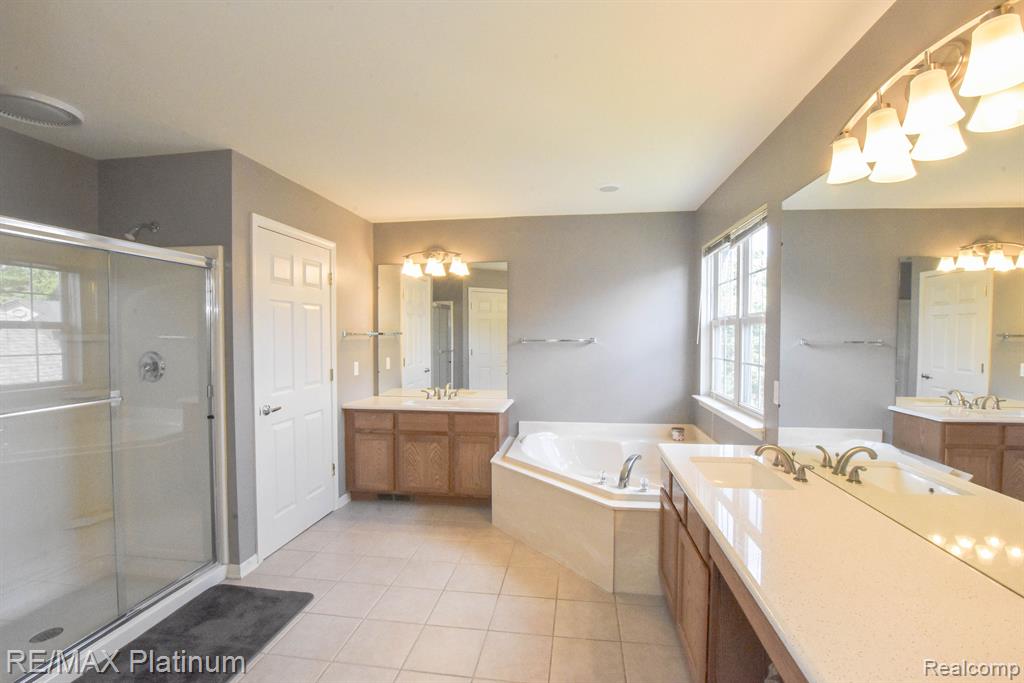 4237 MERRIMAN Loop, Howell, MI 48843 — Photo 33